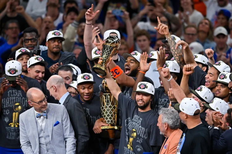 NBA tips off with many contenders